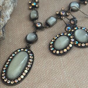 Avon Jewelry, Victorian Opalescent Antique Gold Y-Pendant Necklace Earring NE35